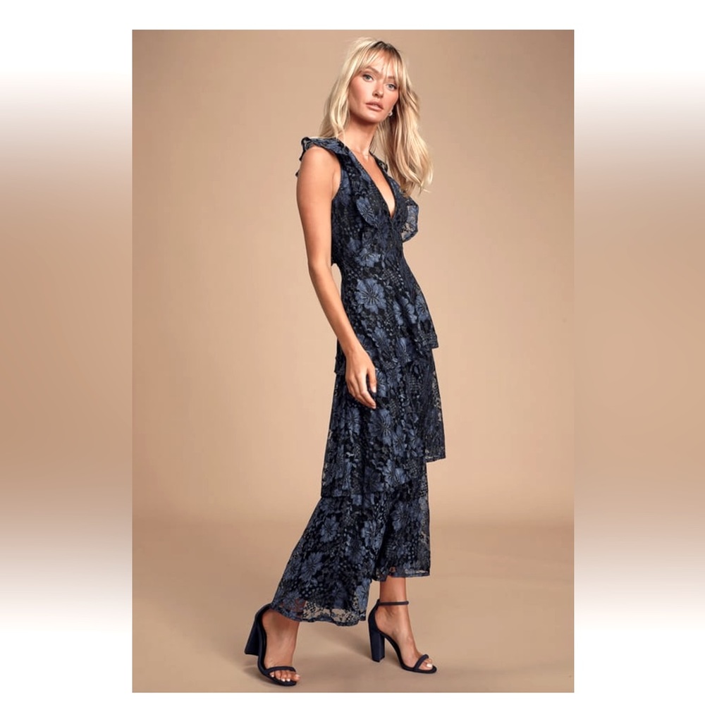 Lulus lace blue dress. NWT.